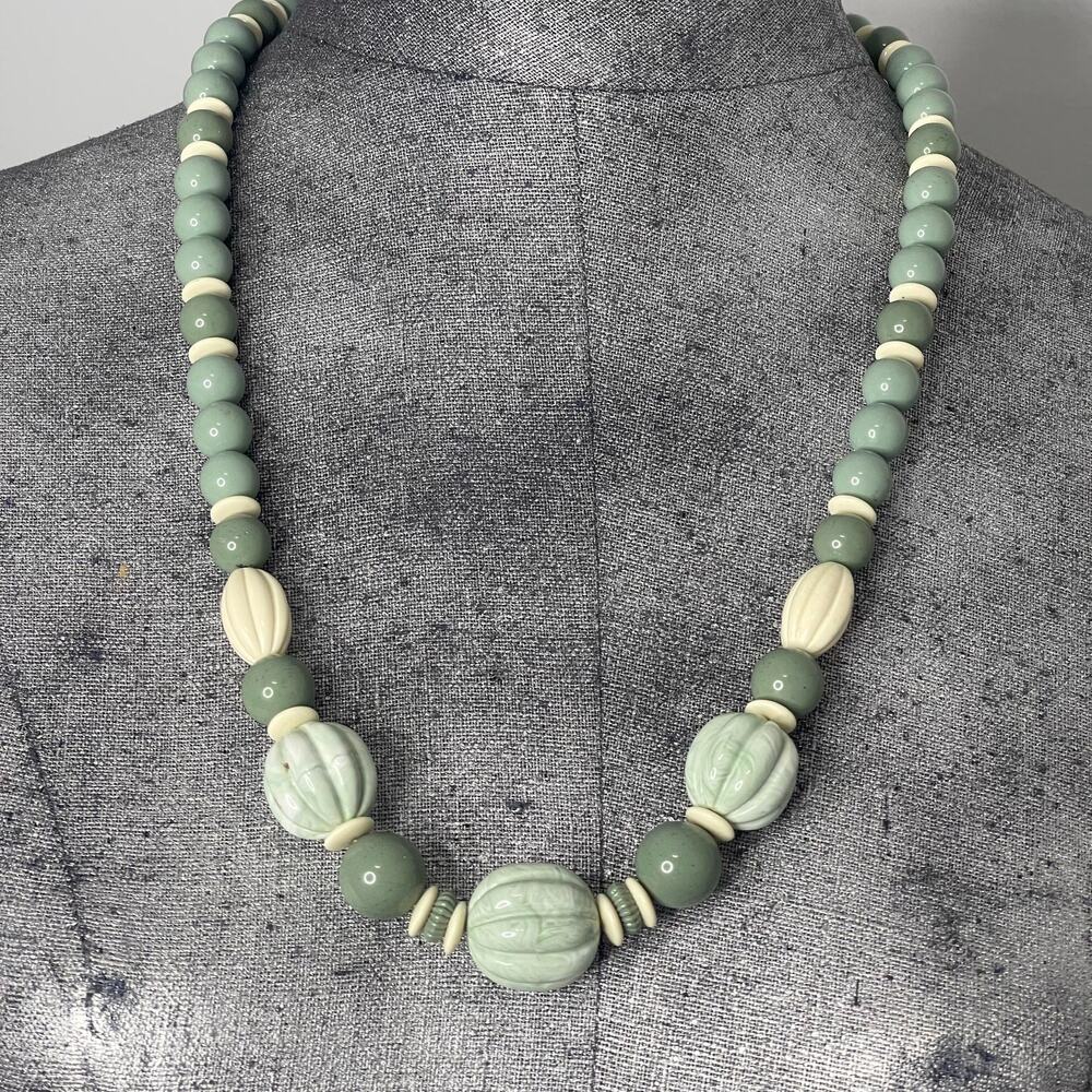 Vintage beaded necklace green and cream graduated beads 1980's or early 1990's
